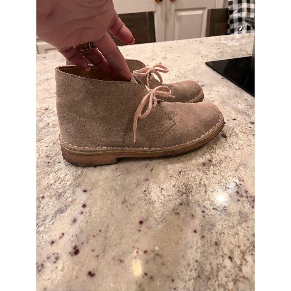 Clarks Original Dessert Boots Tan and Pink sz 7.5 EUC